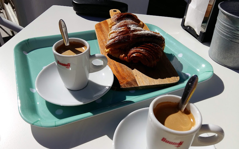 O Melhor Croissant da Minha Rua