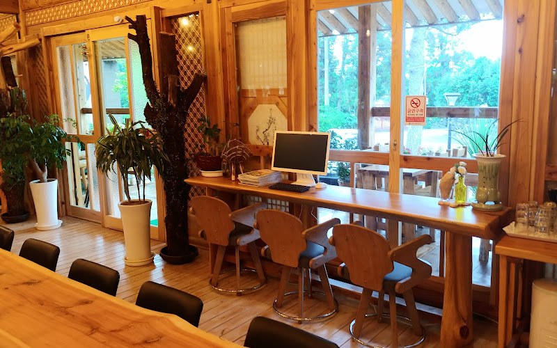 느영나영초가집카페 you and me cafe