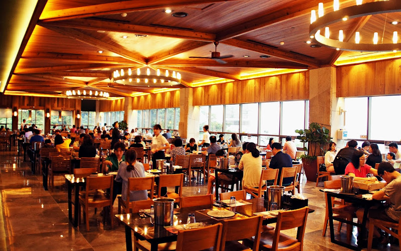 더이스트인부산