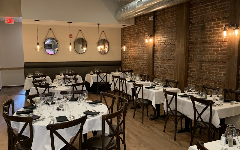 Mezza Luna Bistro