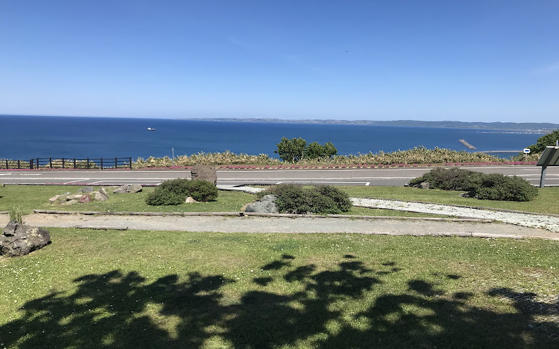 氷雪の門 樺太島民慰霊碑