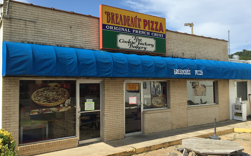 Breadeaux Pizza