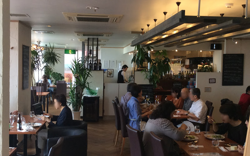 炭火焼きイタリアン オドーリ・キッチン | 海を望むガーデンテラスあり