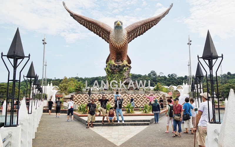 Tugu Helang