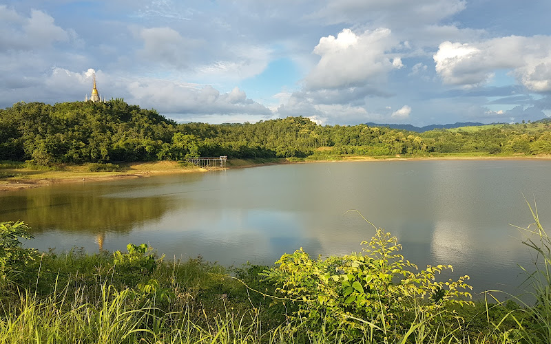 สันเขื่อน อ่างเก็บน้ำห้วยแม่สอด