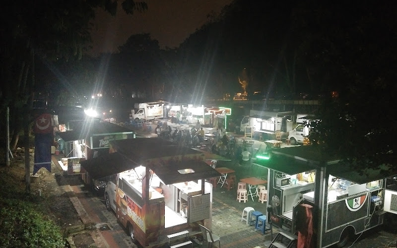 Chomp Chomp Pasta by Fadzli Razali