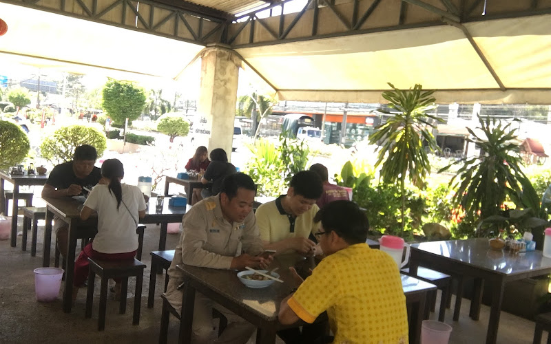 ธงชัย ข้าวหน้าเป็ด ข้าวหมูแดง หมูกรอบ