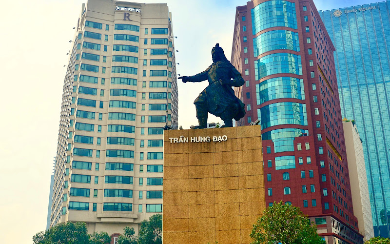 チャンフンダオ（陳興道）像