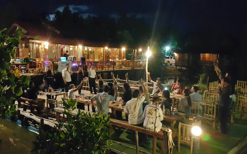 Black Sand Wood Bungalow, Sea Food Restaurant