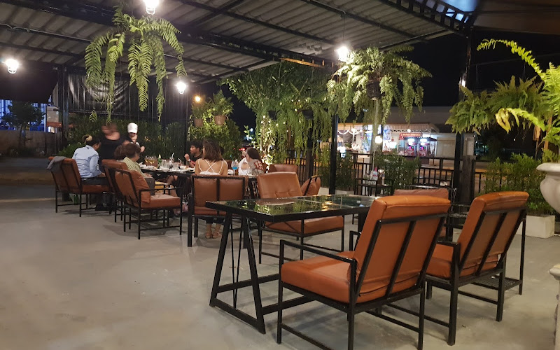 Wolf Café and Bistro