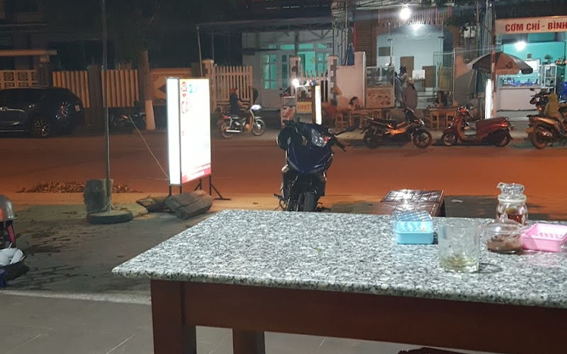 QUÁN ĂN CÂY XOÀI (-Mì Quảng- Bò Kho- Bún bò huế )