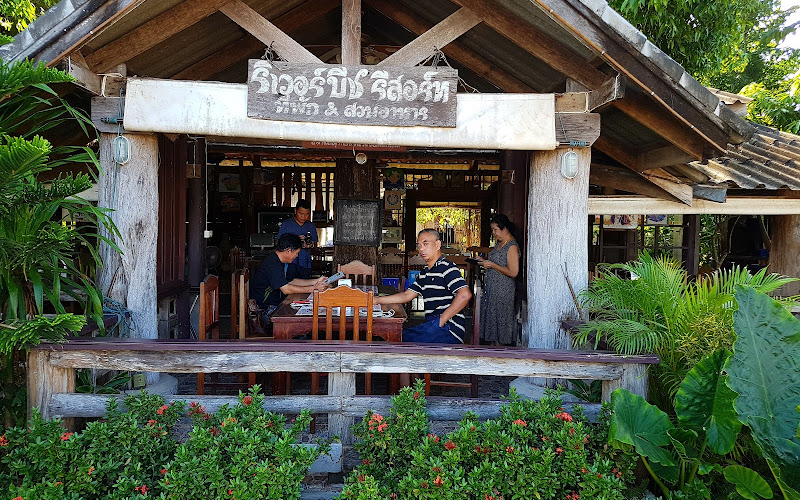 ร้าน Riverbeach