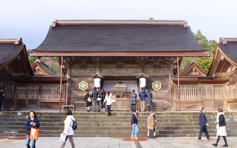 Izumo Taisha Yatsuashimon (Eight Legged Gate)