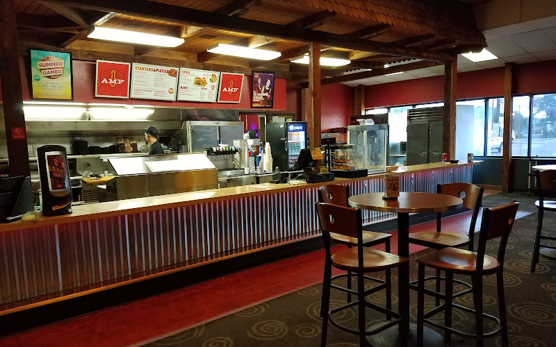 Bowlero Highland Hills