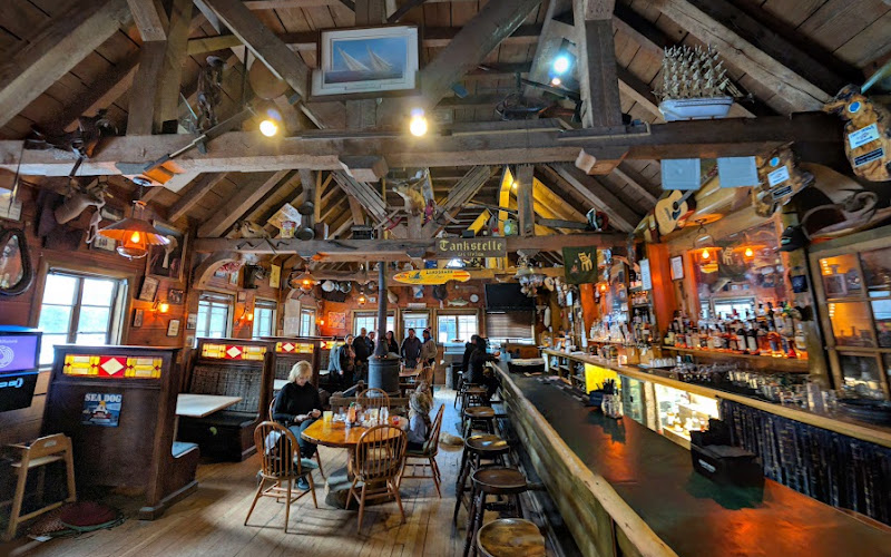 Lakeshore Resort Restaurant/Saloon