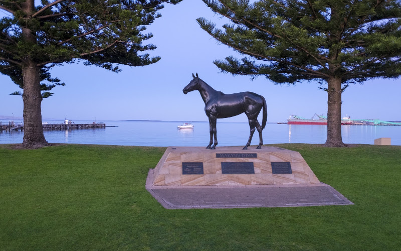 Makybe Diva Statue