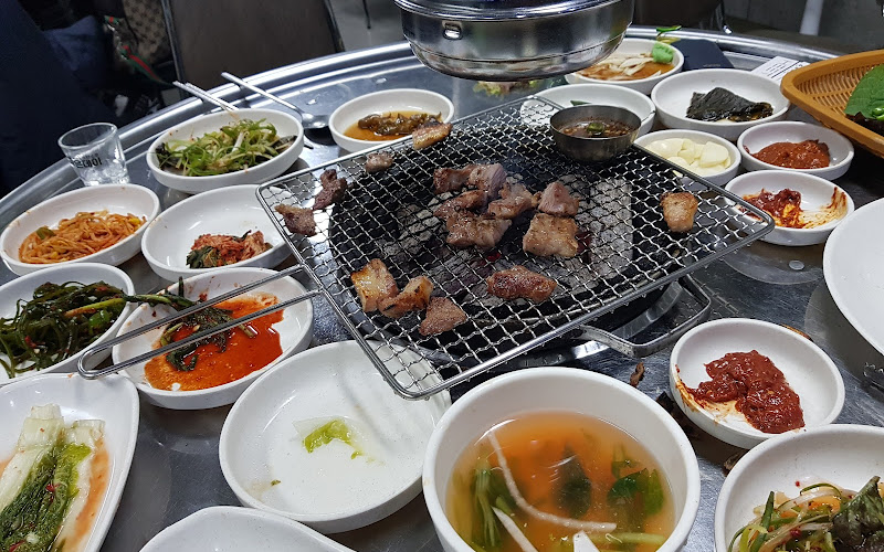 박통뒷고기식당
