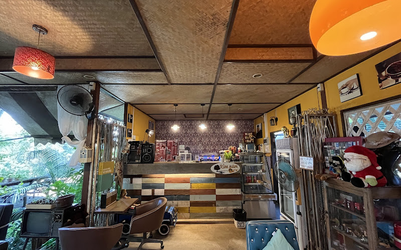 ร้านข้าวแกงริมน้ำ