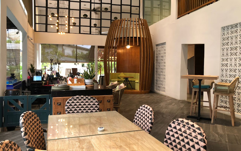 La Yang Poolside Restaurant