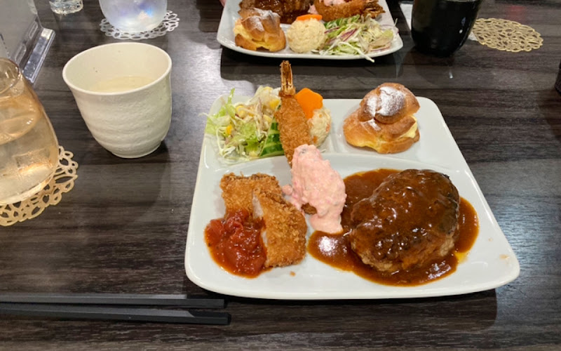 Western-style Restaurant Dan's Kitchen