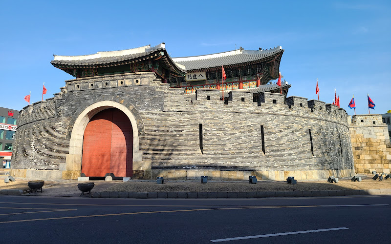 水原華城