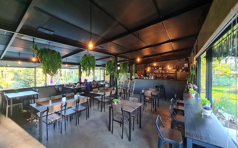 Relax Station Bar and Grill รีแล็กซ์ สเตชั่น บาร์ แอนด์ กริล
