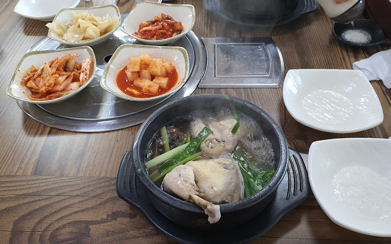 용계골녹두반계탕과돌솥밥