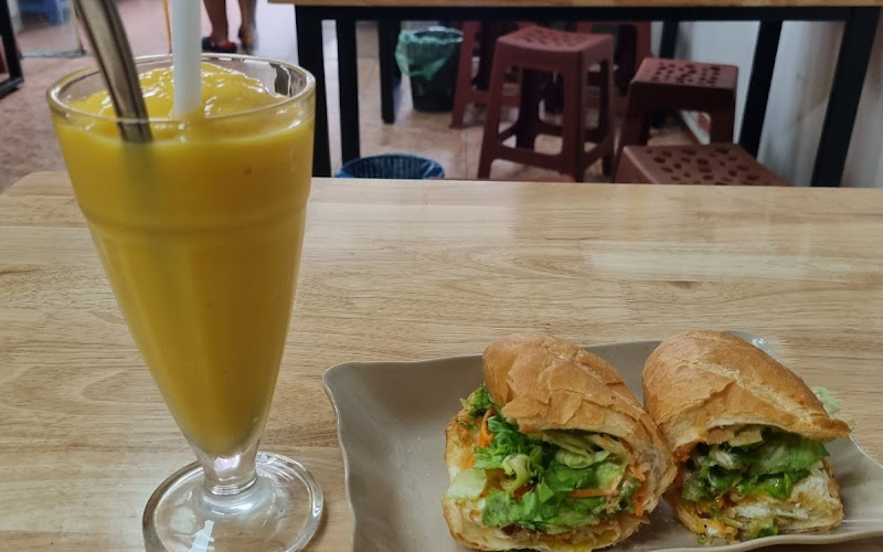 Bánh Mỳ Bún Măng Mọc