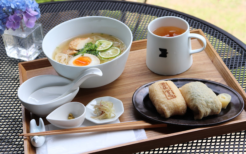 bon voyage cafe