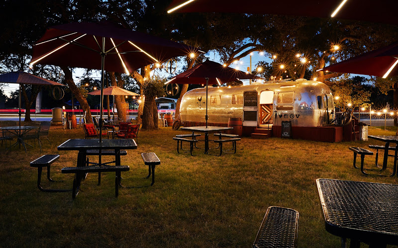 Farmhouse Vineyards Marketplace & “Tipsy” Trailer