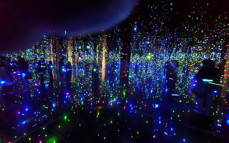 Yayoi Kusama Fireflies Infinity Mirror Room