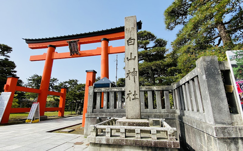 하쿠산 신사 토리이