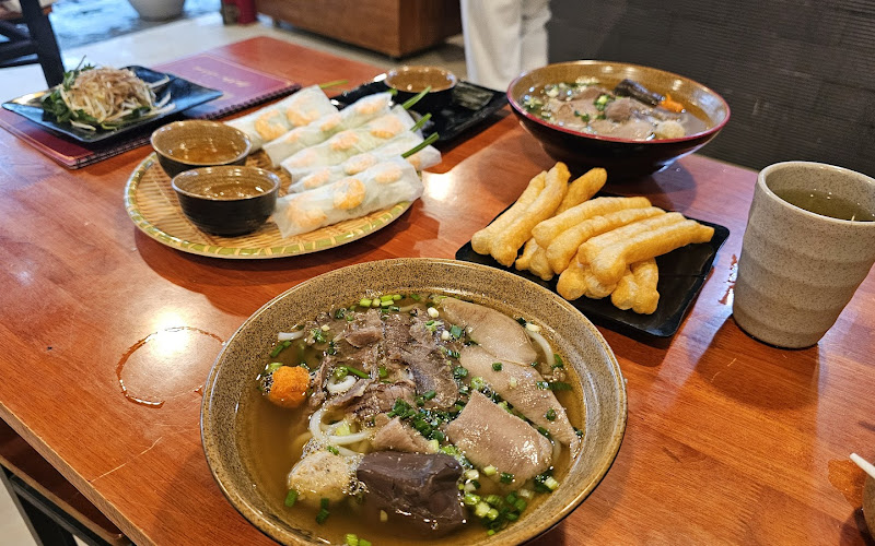 BÚN BÒ HUẾ NGỰ UYỂN - 8 NGUYỄN THỊ THẬP