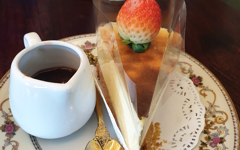 FLOW & Mae Wanich Studio โฟลว์&แม่วณิชย์ สตูดิโอ