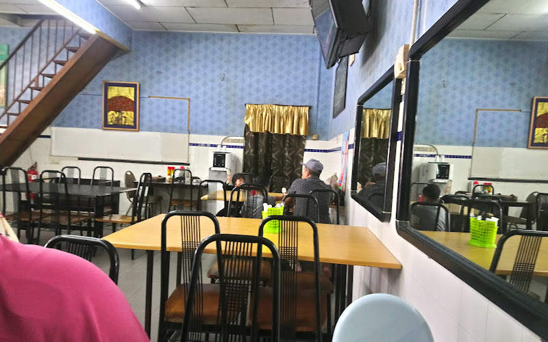 Haji Isenin Restoran Kari Kepala Ikan & Asam Pedas Semabok Melaka