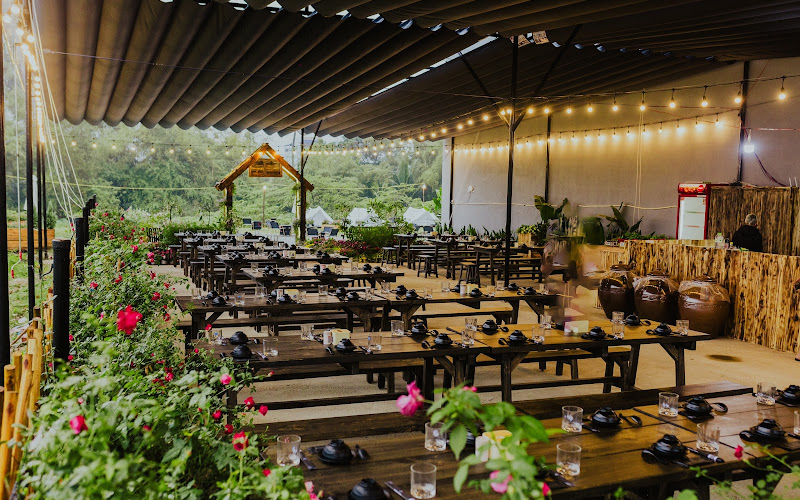 Làng Ngoại Ô Sentosa - Nhà hàng, Coffee & Hotels