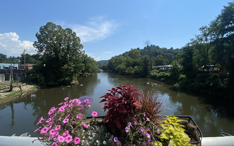 Wildwater Nantahala Rafting & Canopy Tours