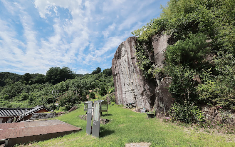 함양 덕전리 마애여래입상