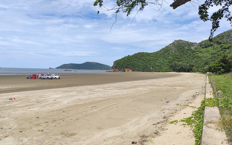 Beach in front of Nom Sao Island