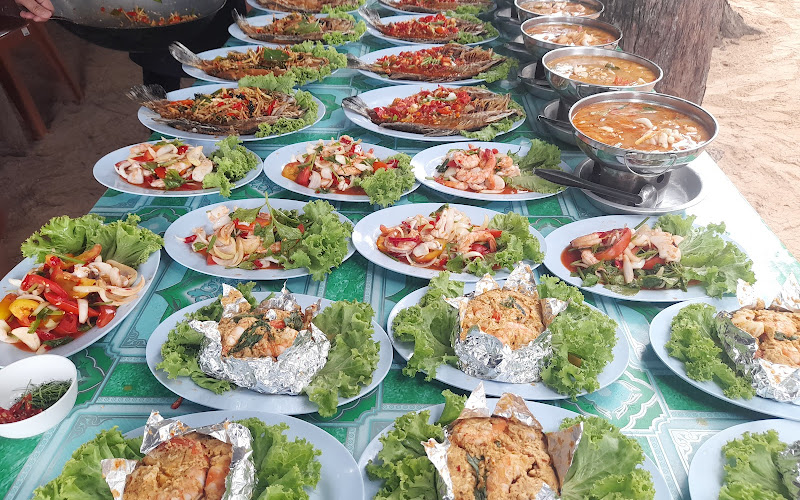 ร่มไม้ชายเล หาดแหลมแม่พิมพ์ ระยอง