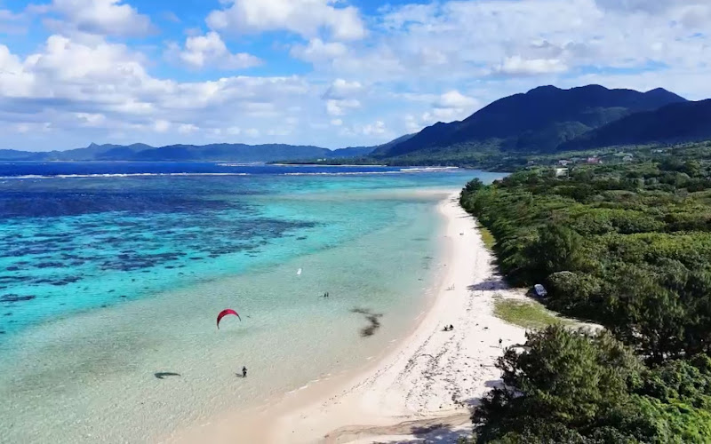 Sandy feet kitesurfing