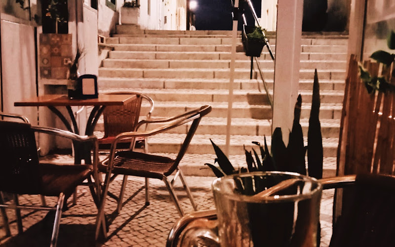 Llama & Cuy latin hamburguer/bar