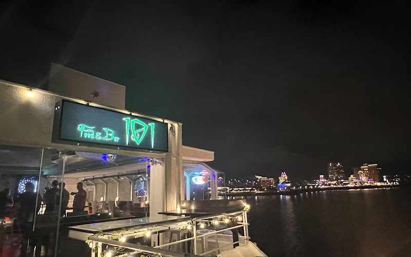 101 Food & Bar