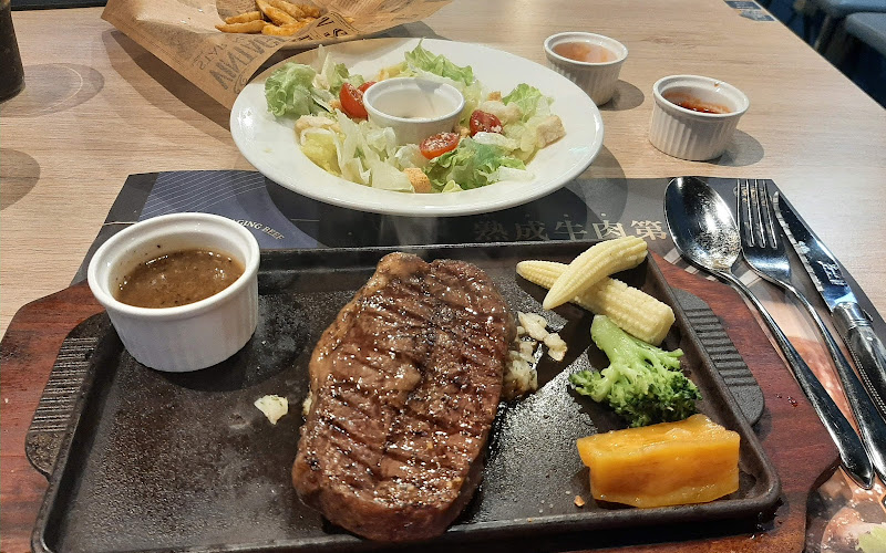 Long-Hou Steak House (Taipei Station)