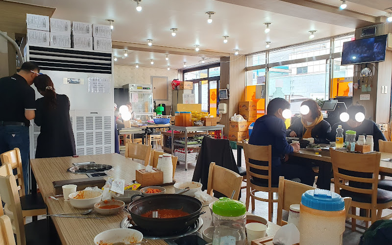 청천 통돼지김치찌개