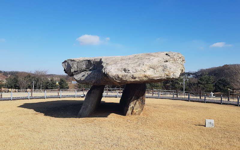 Ganghwa Bugeunri Jiseokmyo (Dolmen)