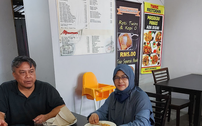 Twins Restaurant Kg Bayam