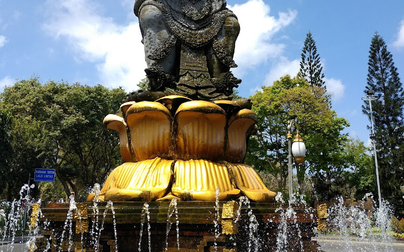 Patung Catur Muka