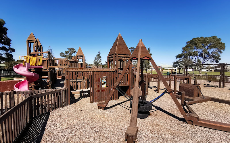 モーウェル・ウッドン・パーク