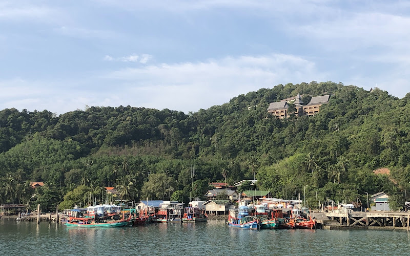 ท่าเทียบเรือ บ้านแหลมใหญ่